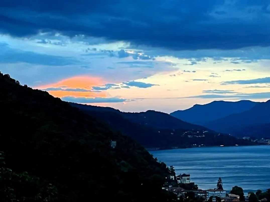 Sole & Lago-Lake Maccagno 0*,