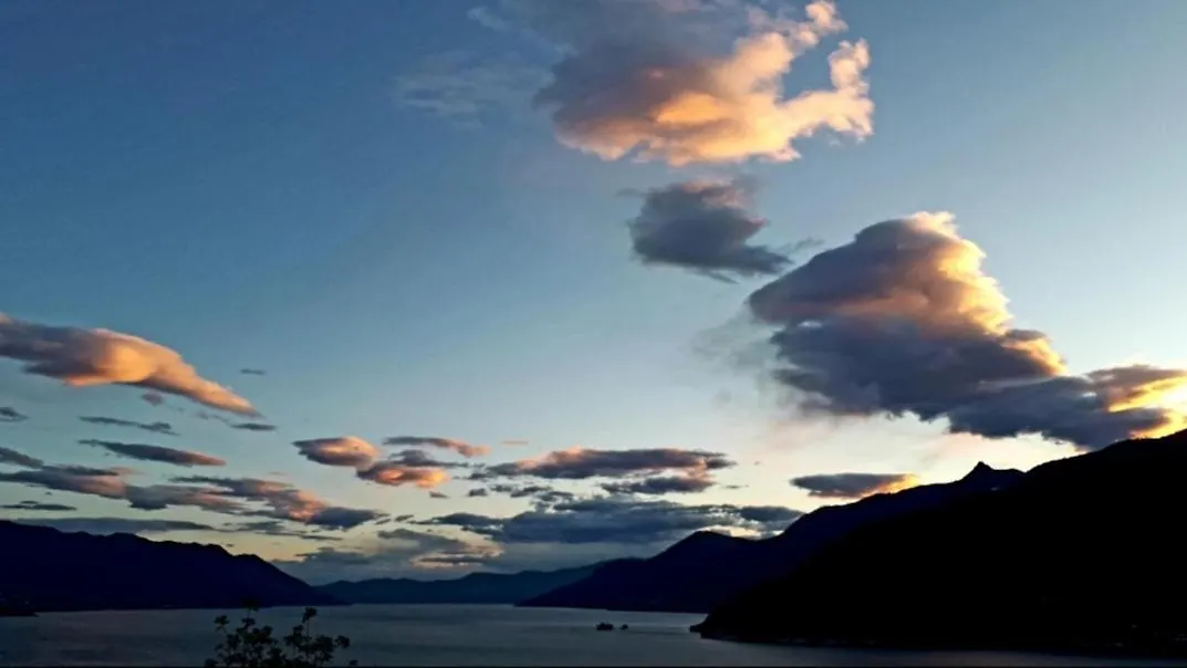 Sole & Lago-Lake Maccagno Italy