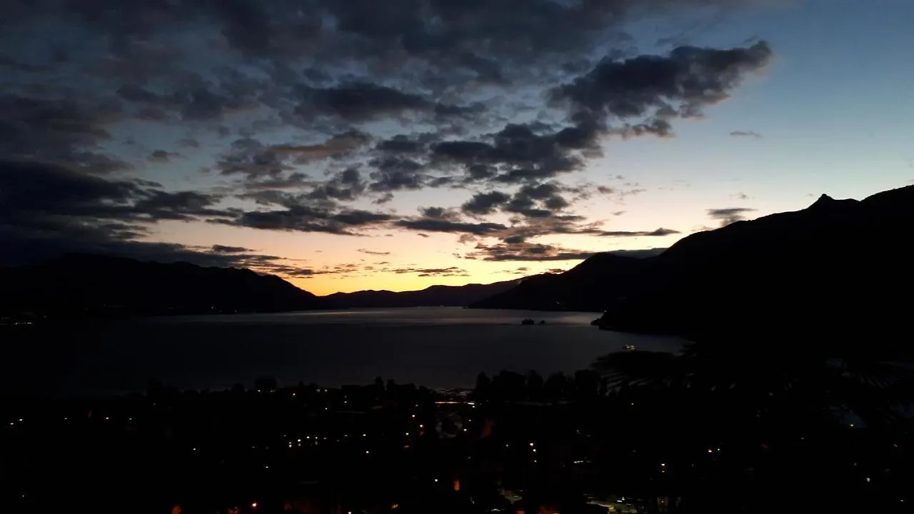 Sole & Lago-Lake Maccagno