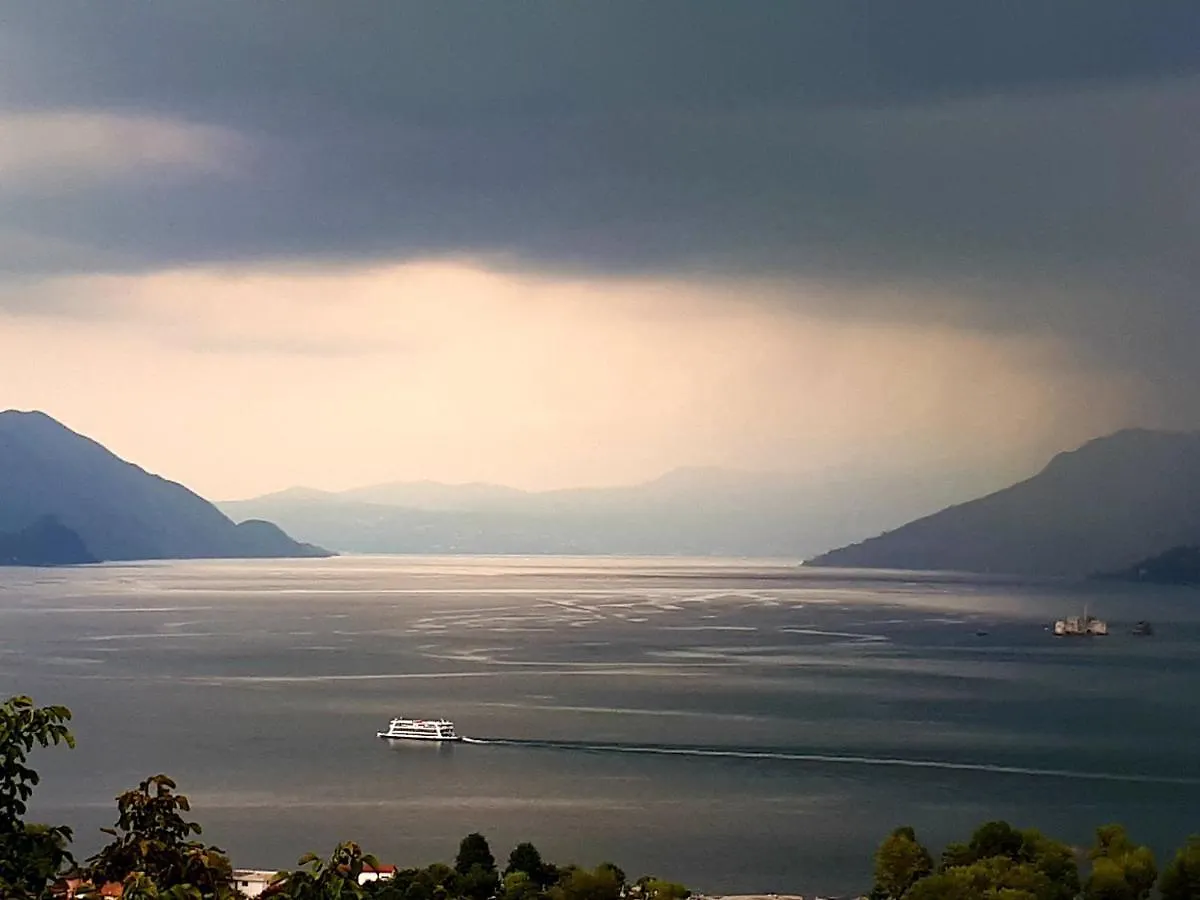Sole & Lago-Lake Maccagno 0*,