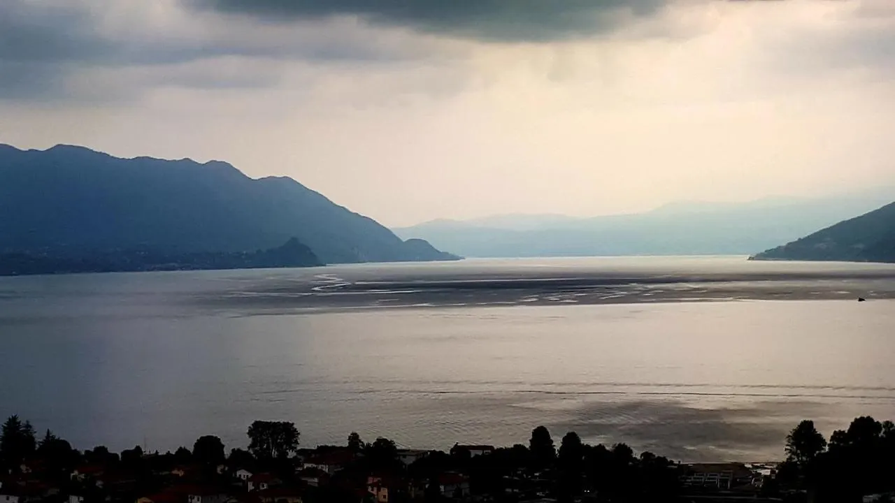 Sole & Lago-Lake Maccagno