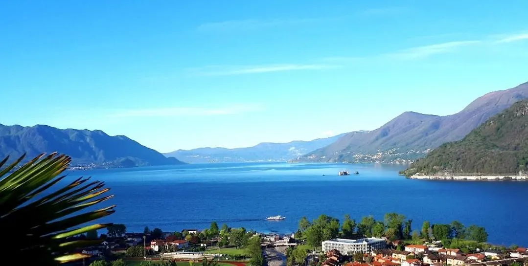 Sole & Lago-Lake Maccagno 0*,