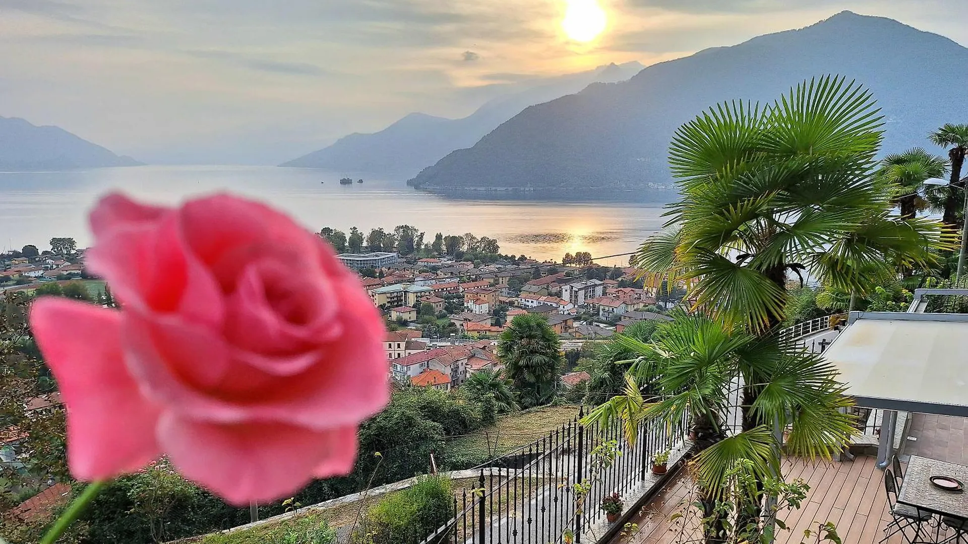 Sole & Lago-Lake Maccagno 0*,  Italien