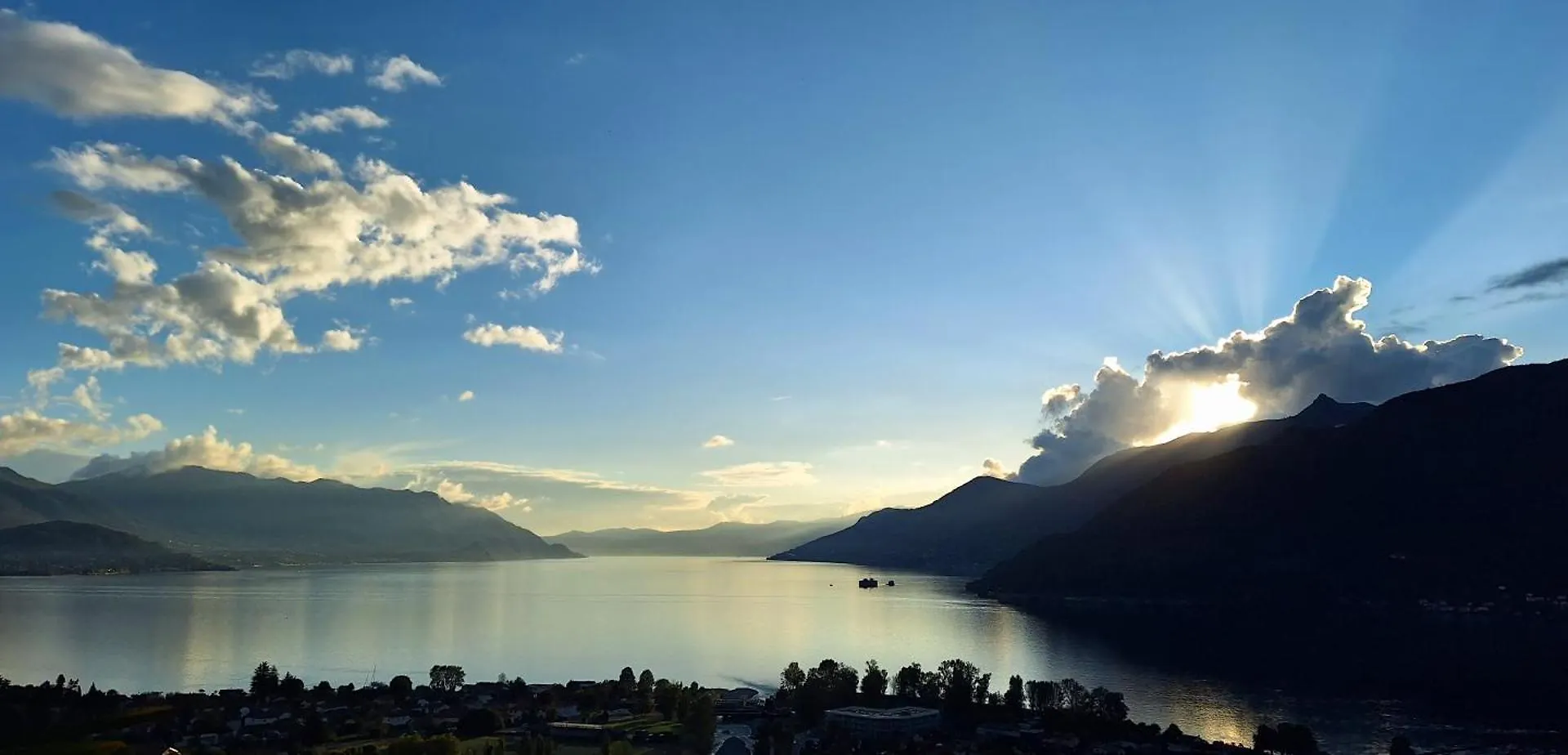 Sole & Lago-Lake Maccagno 0*,  Italien