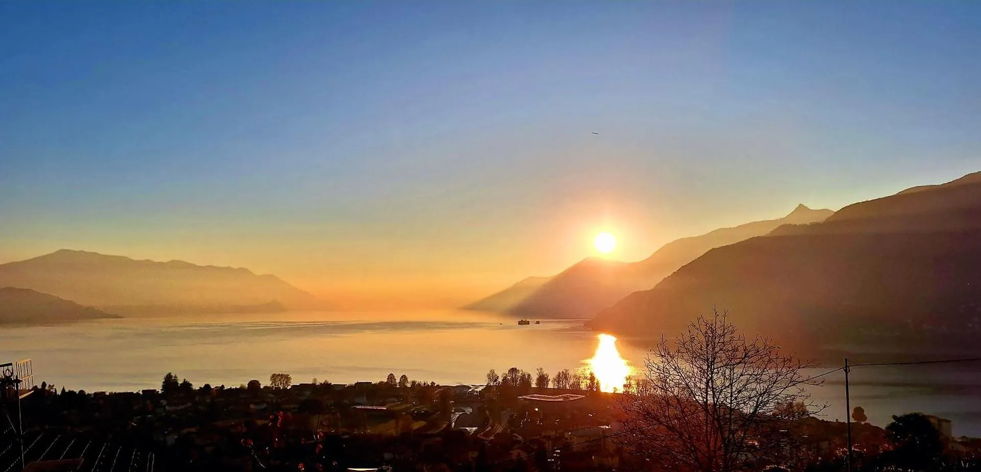 Sole & Lago-Lake Maccagno Italien